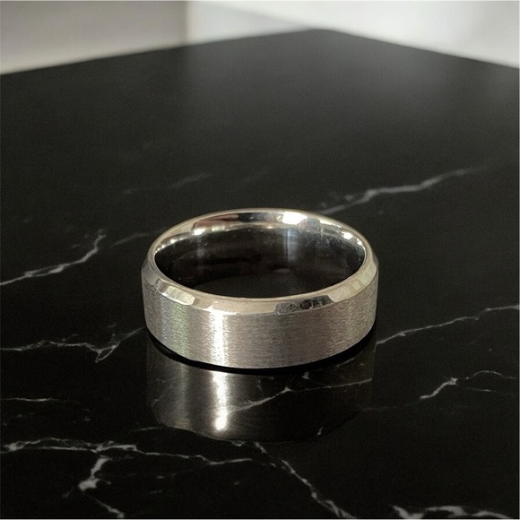Stainless Steel Men’s Matte and Polished Silver 8mm ring - Size 10 - Picture 3 of 6
